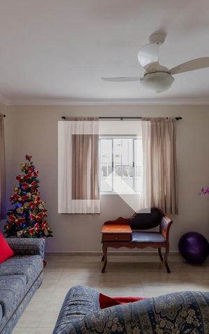 Casa à venda com 500m², 2 quartos e 6 vagas Casa à venda com 500m², 2 quartos e 6 vagasSala