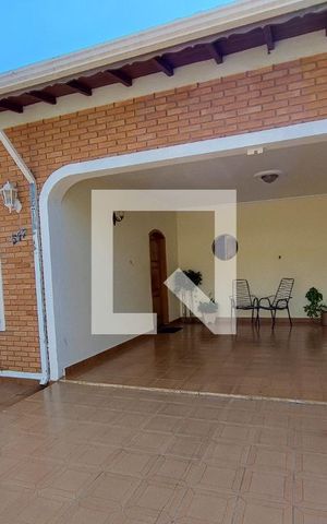 Casa à venda com 169m², 4 quartos e 2 vagasGaragem - Quintal