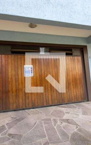 Casa à venda com 247m², 4 quartos e 2 vagas Casa à venda com 247m², 4 quartos e 2 vagasPlaca
