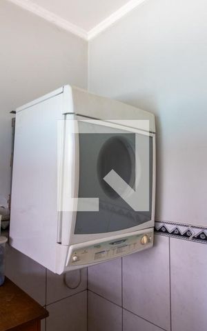 Casa à venda com 247m², 4 quartos e 2 vagas Casa à venda com 247m², 4 quartos e 2 vagasÁrea de Serviço