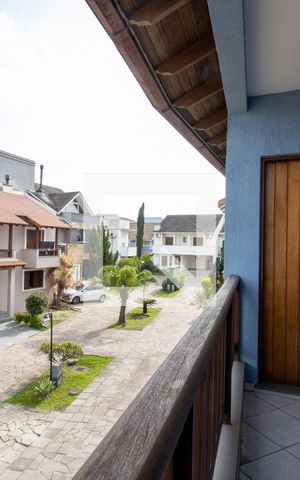 Casa à venda com 247m², 4 quartos e 2 vagas Casa à venda com 247m², 4 quartos e 2 vagasSacada