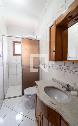 Casa à venda com 247m², 4 quartos e 2 vagas Casa à venda com 247m², 4 quartos e 2 vagasBanheiro Social