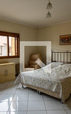 Casa à venda com 247m², 4 quartos e 2 vagas Casa à venda com 247m², 4 quartos e 2 vagasSuite