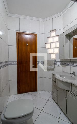 Casa à venda com 247m², 4 quartos e 2 vagas Casa à venda com 247m², 4 quartos e 2 vagasBanheiro da Suíte