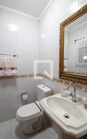 Casa à venda com 247m², 4 quartos e 2 vagas Casa à venda com 247m², 4 quartos e 2 vagasLavabo da Sala