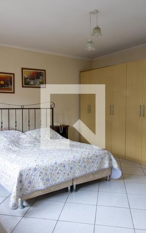 Casa à venda com 247m², 4 quartos e 2 vagas Casa à venda com 247m², 4 quartos e 2 vagasSuite