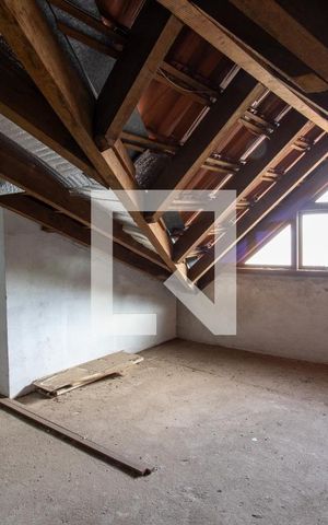 Casa à venda com 247m², 4 quartos e 2 vagas Casa à venda com 247m², 4 quartos e 2 vagasSótão