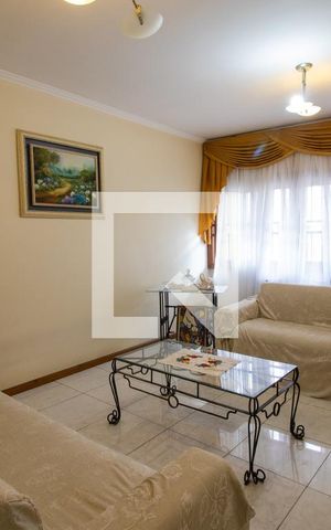 Casa à venda com 247m², 4 quartos e 2 vagas Casa à venda com 247m², 4 quartos e 2 vagasSala