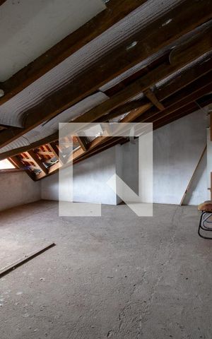 Casa à venda com 247m², 4 quartos e 2 vagas Casa à venda com 247m², 4 quartos e 2 vagasSótão