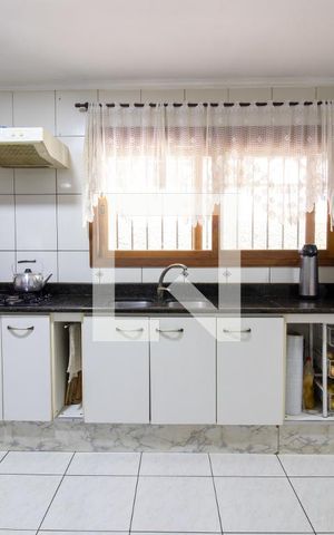 Casa à venda com 247m², 4 quartos e 2 vagas Casa à venda com 247m², 4 quartos e 2 vagasCozinha