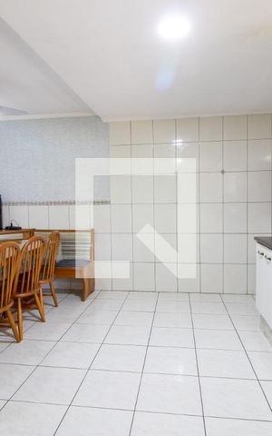 Casa à venda com 247m², 4 quartos e 2 vagas Casa à venda com 247m², 4 quartos e 2 vagasCozinha