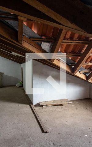 Casa à venda com 247m², 4 quartos e 2 vagas Casa à venda com 247m², 4 quartos e 2 vagasSótão