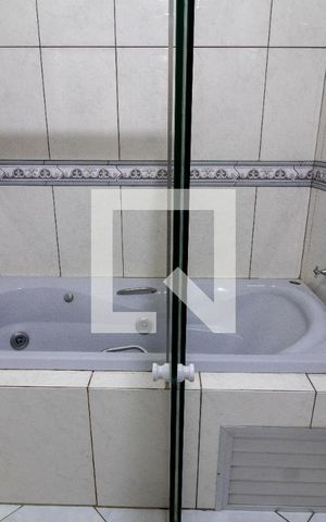 Casa à venda com 247m², 4 quartos e 2 vagas Casa à venda com 247m², 4 quartos e 2 vagasBanheiro da Suíte