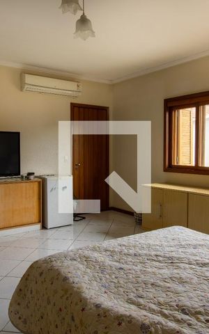 Casa à venda com 247m², 4 quartos e 2 vagas Casa à venda com 247m², 4 quartos e 2 vagasSuite