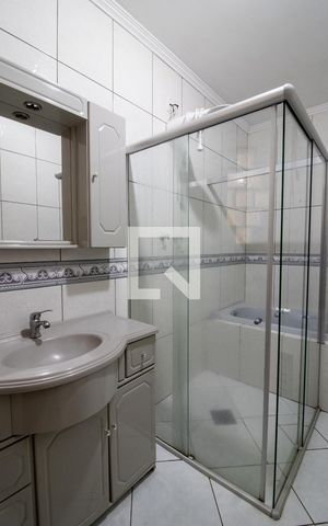 Casa à venda com 247m², 4 quartos e 2 vagas Casa à venda com 247m², 4 quartos e 2 vagasBanheiro da Suíte