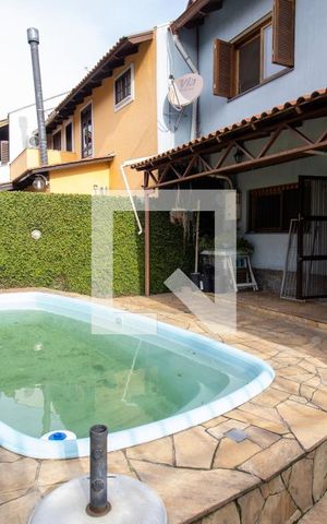 Casa à venda com 247m², 4 quartos e 2 vagas Casa à venda com 247m², 4 quartos e 2 vagasÁrea externa