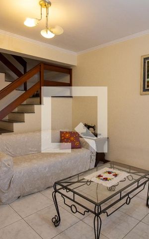 Casa à venda com 247m², 4 quartos e 2 vagas Casa à venda com 247m², 4 quartos e 2 vagasSala