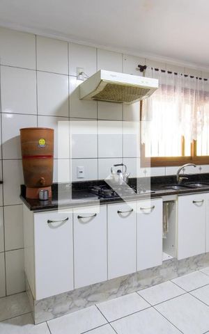 Casa à venda com 247m², 4 quartos e 2 vagas Casa à venda com 247m², 4 quartos e 2 vagasCozinha
