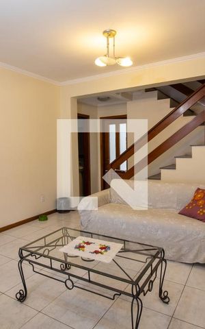 Casa à venda com 247m², 4 quartos e 2 vagas Casa à venda com 247m², 4 quartos e 2 vagasSala