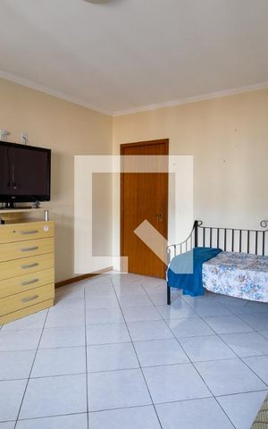 Casa à venda com 247m², 4 quartos e 2 vagas Casa à venda com 247m², 4 quartos e 2 vagasQuarto 4