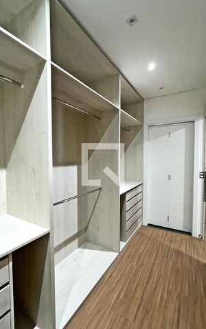 Casa para alugar com 333m², 3 quartos e 6 vagasCloset da Suíte 1