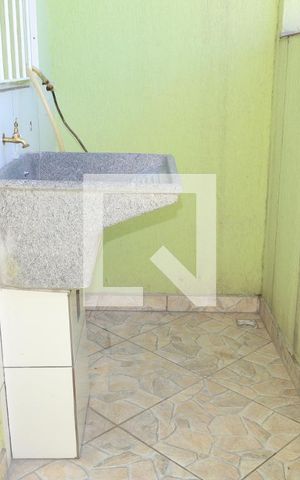 Casa para alugar com 70m², 2 quartos e 1 vagaÁrea de Serviço