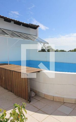 Casa à venda com 410m², 5 quartos e 3 vagas Casa à venda com 410m², 5 quartos e 3 vagasPiscina