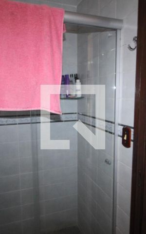 Casa à venda com 410m², 5 quartos e 3 vagas Casa à venda com 410m², 5 quartos e 3 vagasBanheiro 2