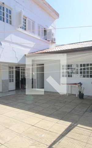 Casa à venda com 410m², 5 quartos e 3 vagas Casa à venda com 410m², 5 quartos e 3 vagasQuintal