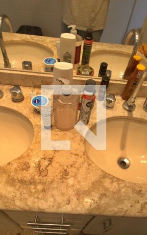 Apartamento à venda com 490m², 4 quartos e 5 vagas Apartamento à venda com 490m², 4 quartos e 5 vagasBanheiro da Suíte 2