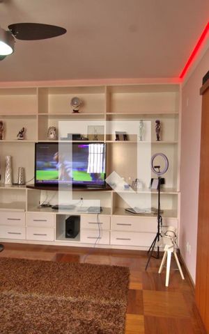 Apartamento à venda com 490m², 4 quartos e 5 vagas Apartamento à venda com 490m², 4 quartos e 5 vagasSala de TV