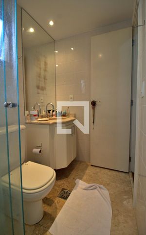Apartamento à venda com 490m², 4 quartos e 5 vagas Apartamento à venda com 490m², 4 quartos e 5 vagasBanheiro da Suíte 4