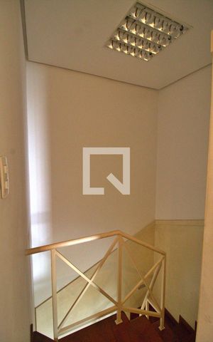 Apartamento à venda com 490m², 4 quartos e 5 vagas Apartamento à venda com 490m², 4 quartos e 5 vagasEscada