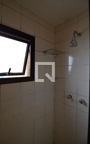 Apartamento à venda com 490m², 4 quartos e 5 vagas Apartamento à venda com 490m², 4 quartos e 5 vagasBanheiro da Suíte 1