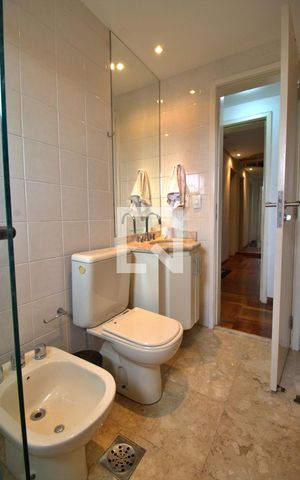 Apartamento à venda com 490m², 4 quartos e 5 vagas Apartamento à venda com 490m², 4 quartos e 5 vagasBanheiro da Suíte 1