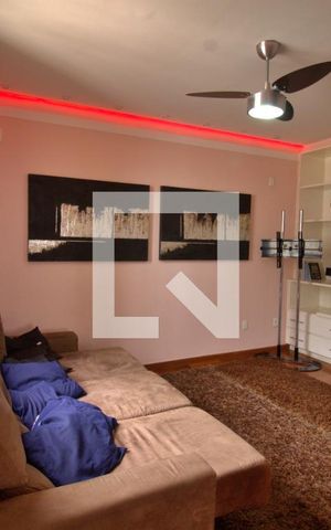 Apartamento à venda com 490m², 4 quartos e 5 vagas Apartamento à venda com 490m², 4 quartos e 5 vagasSala de TV