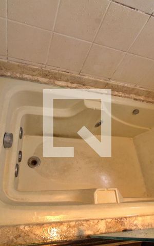 Apartamento à venda com 490m², 4 quartos e 5 vagas Apartamento à venda com 490m², 4 quartos e 5 vagasBanheiro da Suíte 2