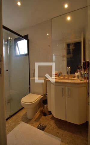 Apartamento à venda com 490m², 4 quartos e 5 vagas Apartamento à venda com 490m², 4 quartos e 5 vagasBanheiro da Suíte 4