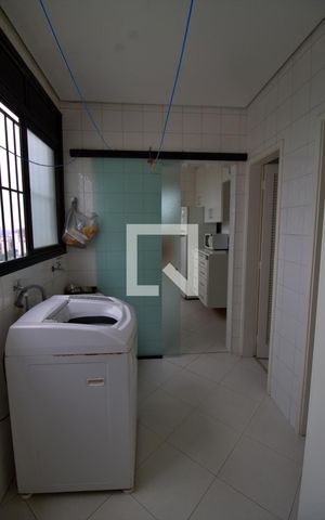 Apartamento à venda com 490m², 4 quartos e 5 vagas Apartamento à venda com 490m², 4 quartos e 5 vagasÁrea de Serviço