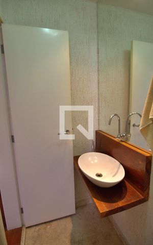Apartamento à venda com 490m², 4 quartos e 5 vagas Apartamento à venda com 490m², 4 quartos e 5 vagaslavabo