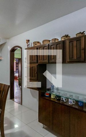 Casa à venda com 360m², 5 quartos e 2 vagas Casa à venda com 360m², 5 quartos e 2 vagasCozinha e Área de Serviço