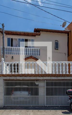 Casa à venda com 100m², 3 quartos e 1 vaga Casa à venda com 100m², 3 quartos e 1 vagaFachada
