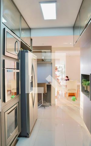 Apartamento à venda com 100m², 3 quartos e 2 vagas Apartamento à venda com 100m², 3 quartos e 2 vagasCozinha
