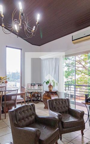 Casa à venda com 292m², 4 quartos e 5 vagasSala