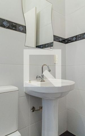 Casa à venda com 292m², 4 quartos e 5 vagasBanheiro da suíte 2