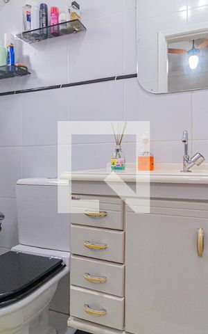 Casa à venda com 292m², 4 quartos e 5 vagasBanheiro da suíte 1