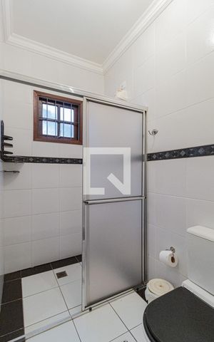 Casa à venda com 292m², 4 quartos e 5 vagasBanheiro da suíte 2