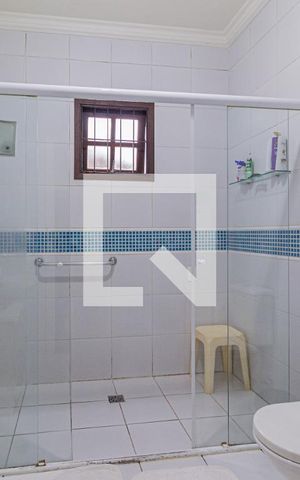 Casa à venda com 292m², 4 quartos e 5 vagasBanheiro da suíte 3