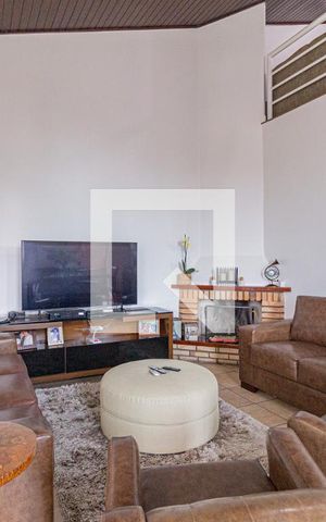 Casa à venda com 292m², 4 quartos e 5 vagasSala