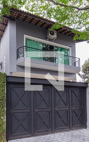 Casa à venda com 292m², 4 quartos e 5 vagasFachada